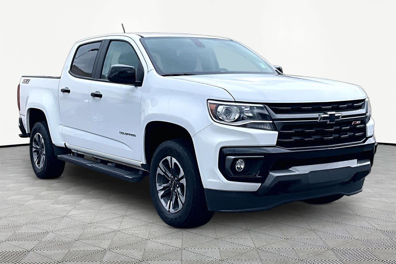 Used 2022 Summit White Chevrolet 4WD Z71 image 3