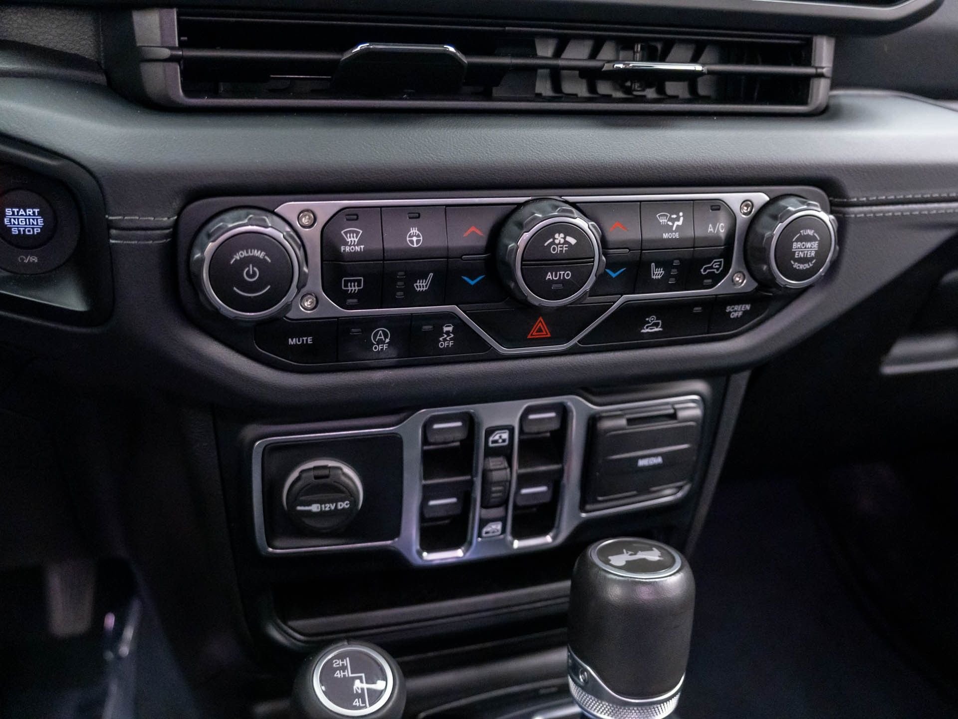 Used 2024 White Jeep Sahara image 22