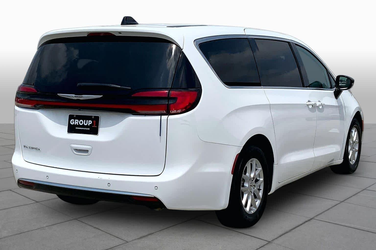 Used 2024 Bright White Clearcoat Chrysler Touring L image 13