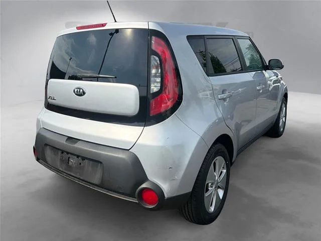 Used 2015 Bright Silver Kia  image 12