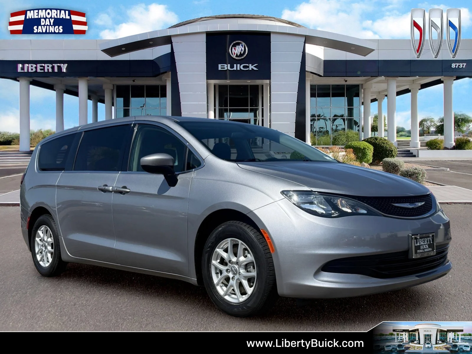 2020 Chrysler Voyager LX's photo