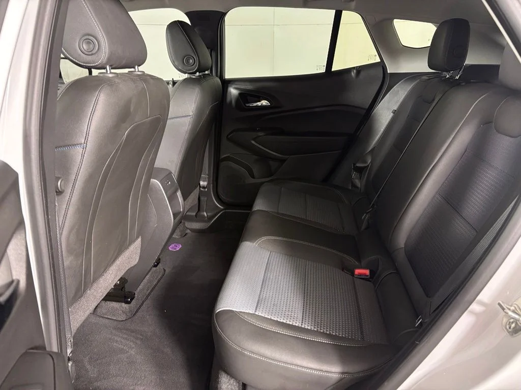 Used 2025 White Chevrolet LT image 40