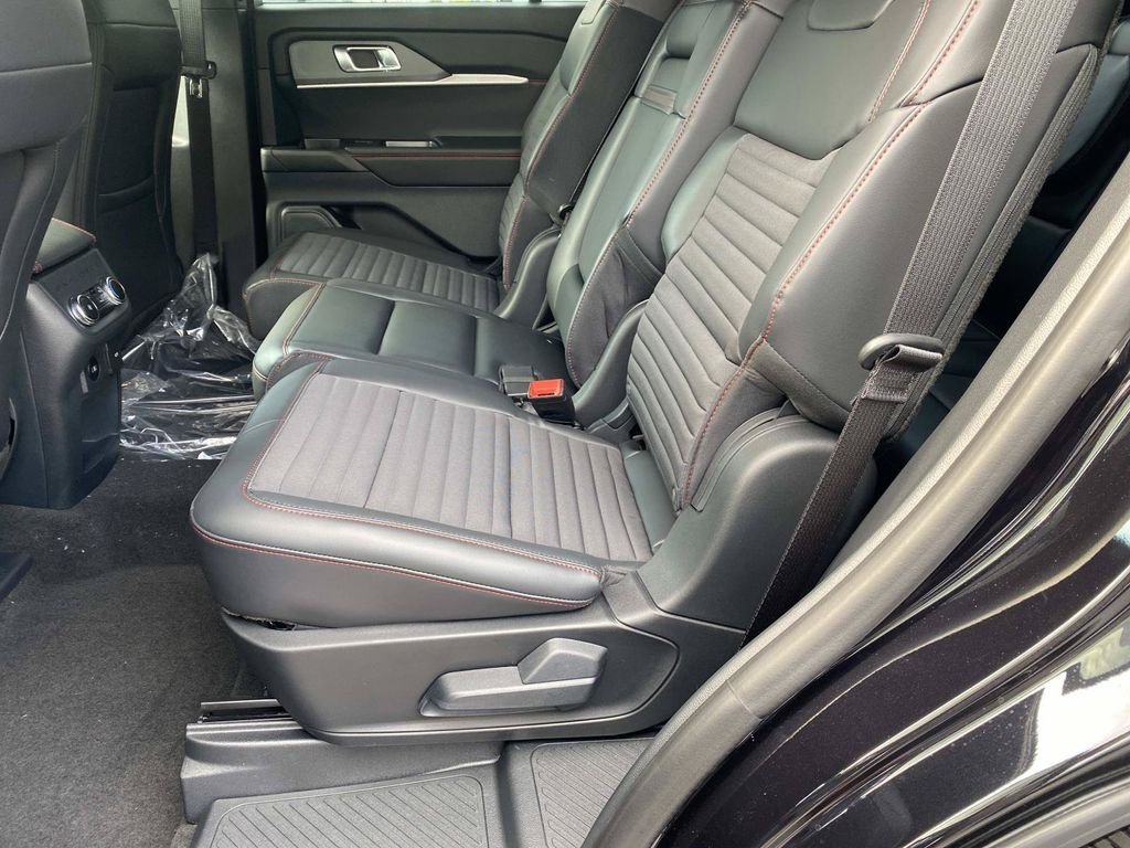New 2026 Agate Black Metallic Ford ST-Line image 9