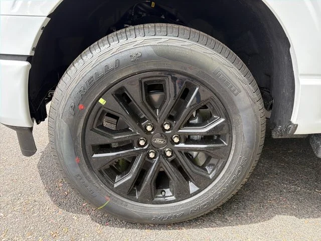 New 2026 Oxford White Ford XLT image 15