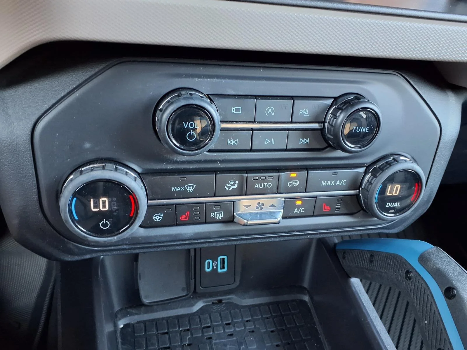 Used 2024 Cactus Gray Ford Wildtrak image 8