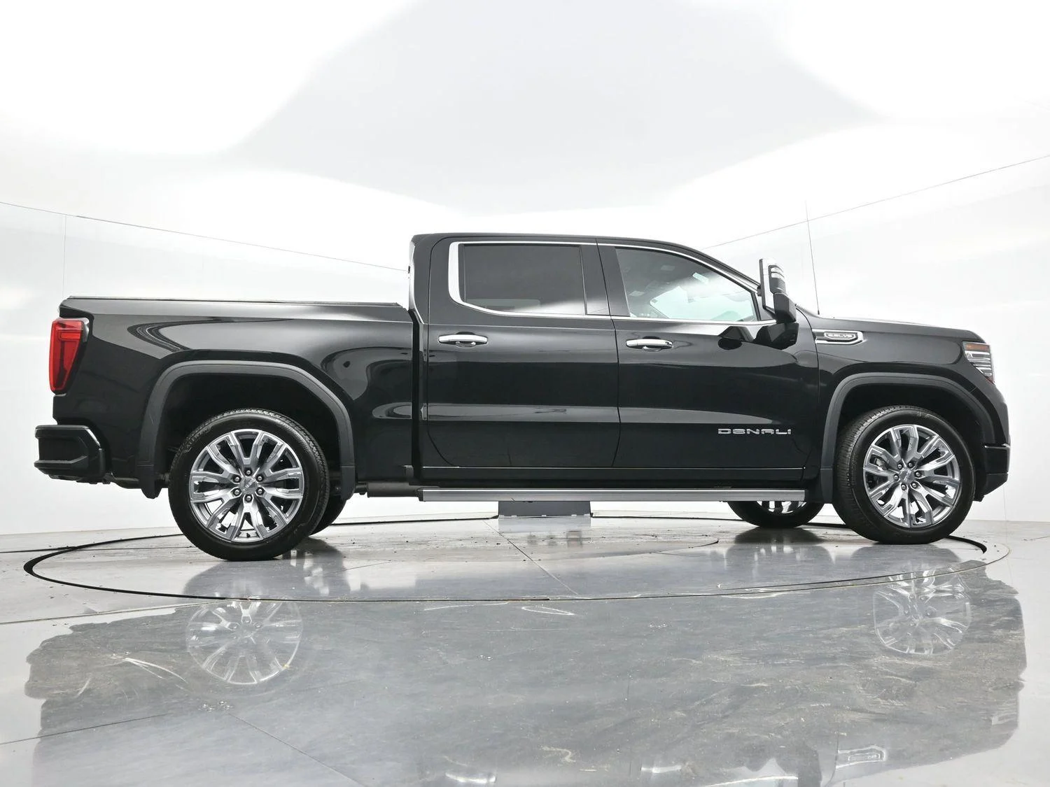 Used 2025 Onyx Black GMC Denali image 54