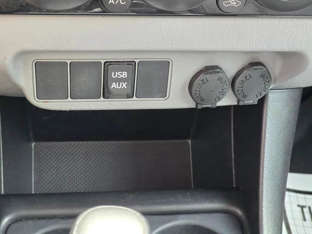 Used 2015 Red Toyota Base image 19