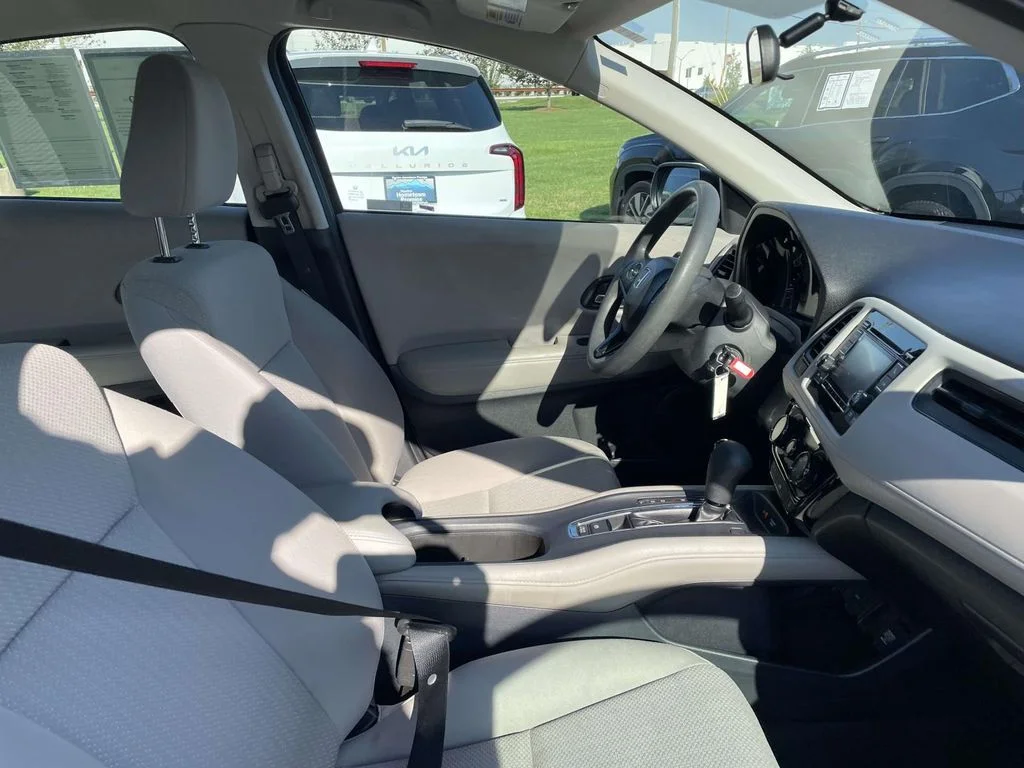 Used 2018 White Honda LX image 8