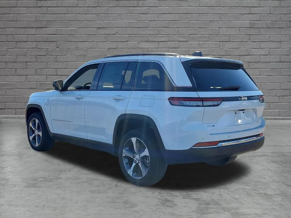 New 2024 Bright White Clearcoat Jeep  image 6