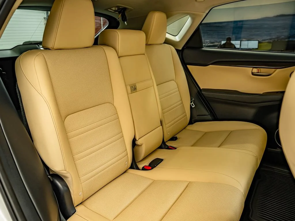 Used 2015 White Pearl Lexus 200t image 39