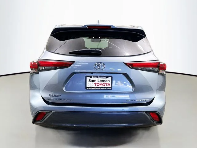 Used 2023  Toyota Limited image 6