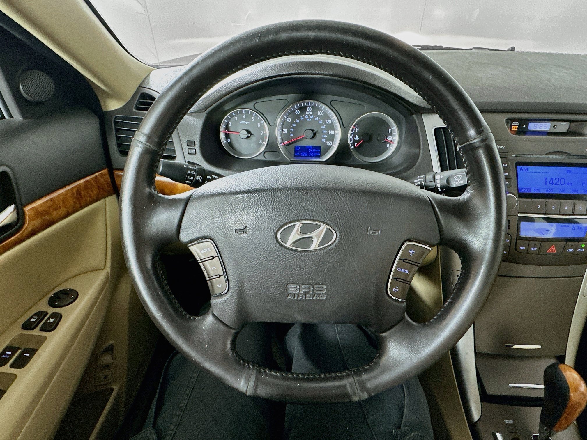Used 2009 Dark Cherry Red Hyundai Limited image 12