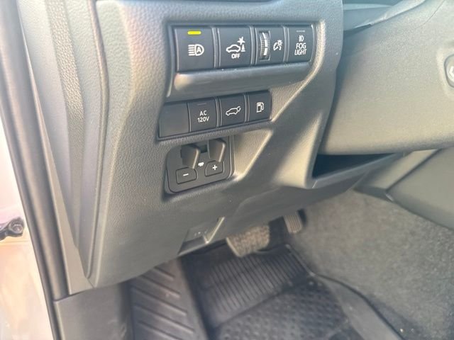 Used 2025 White Toyota Base image 28