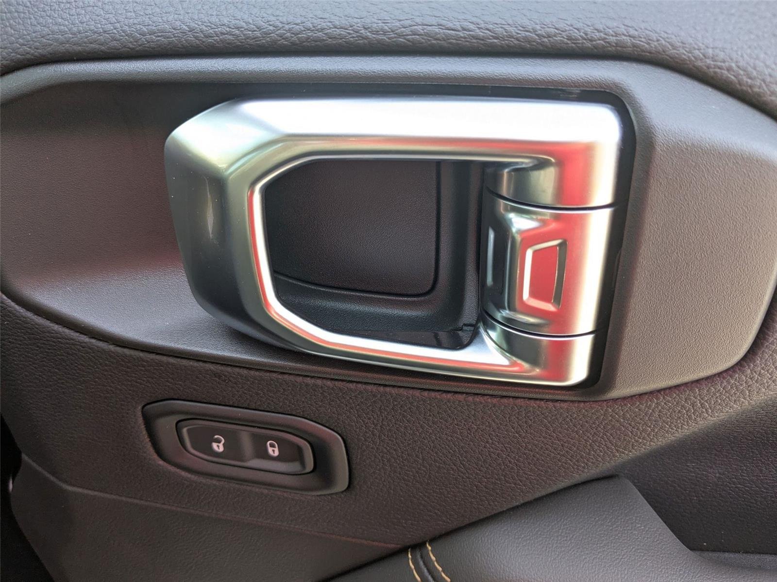 2025 Jeep Wrangler 4-Door Sahara - Photo 29