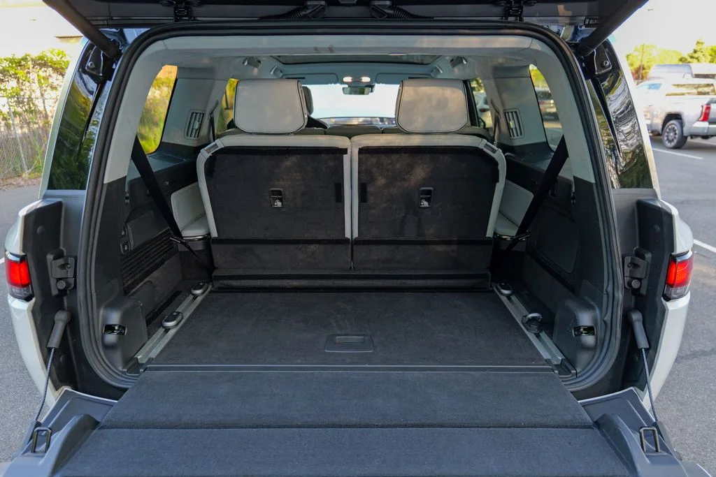 Used 2024 Glacier White Rivian Adventure image 57