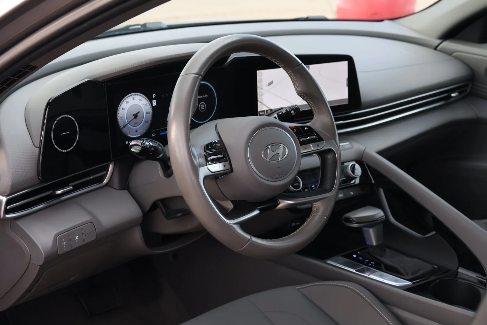 Used 2025 Silver Hyundai SEL Convenience image 14