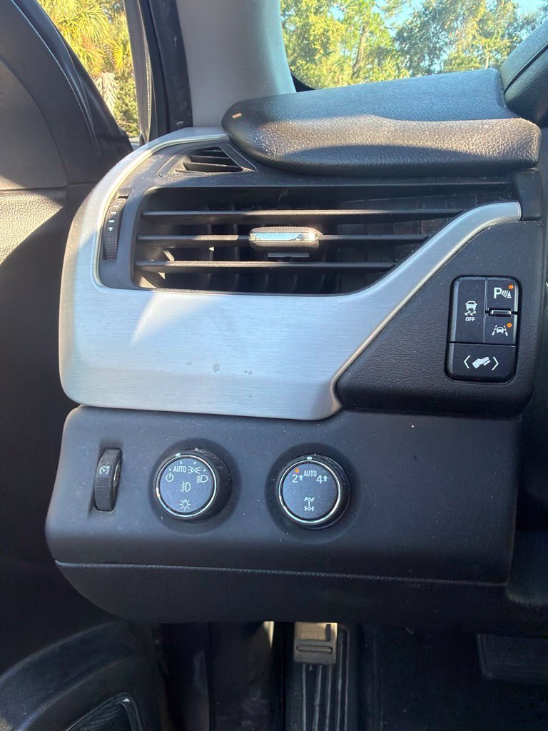 Used 2020 Satin Steel Metallic GMC SLT image 16