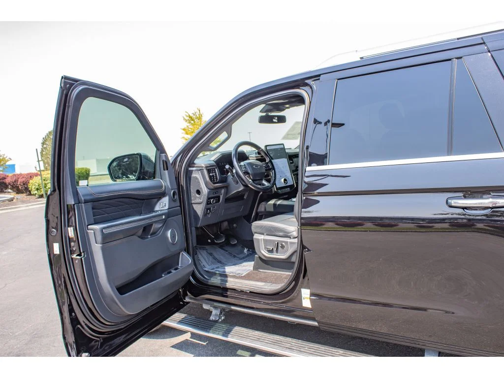 Used 2023 Agate Black Metallic Ford Platinum image 28