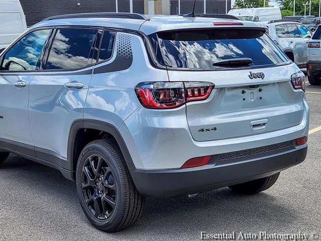 New 2026 Silver Zynith Metallic Clear-Coat Exterior Paint Jeep Latitude image 6
