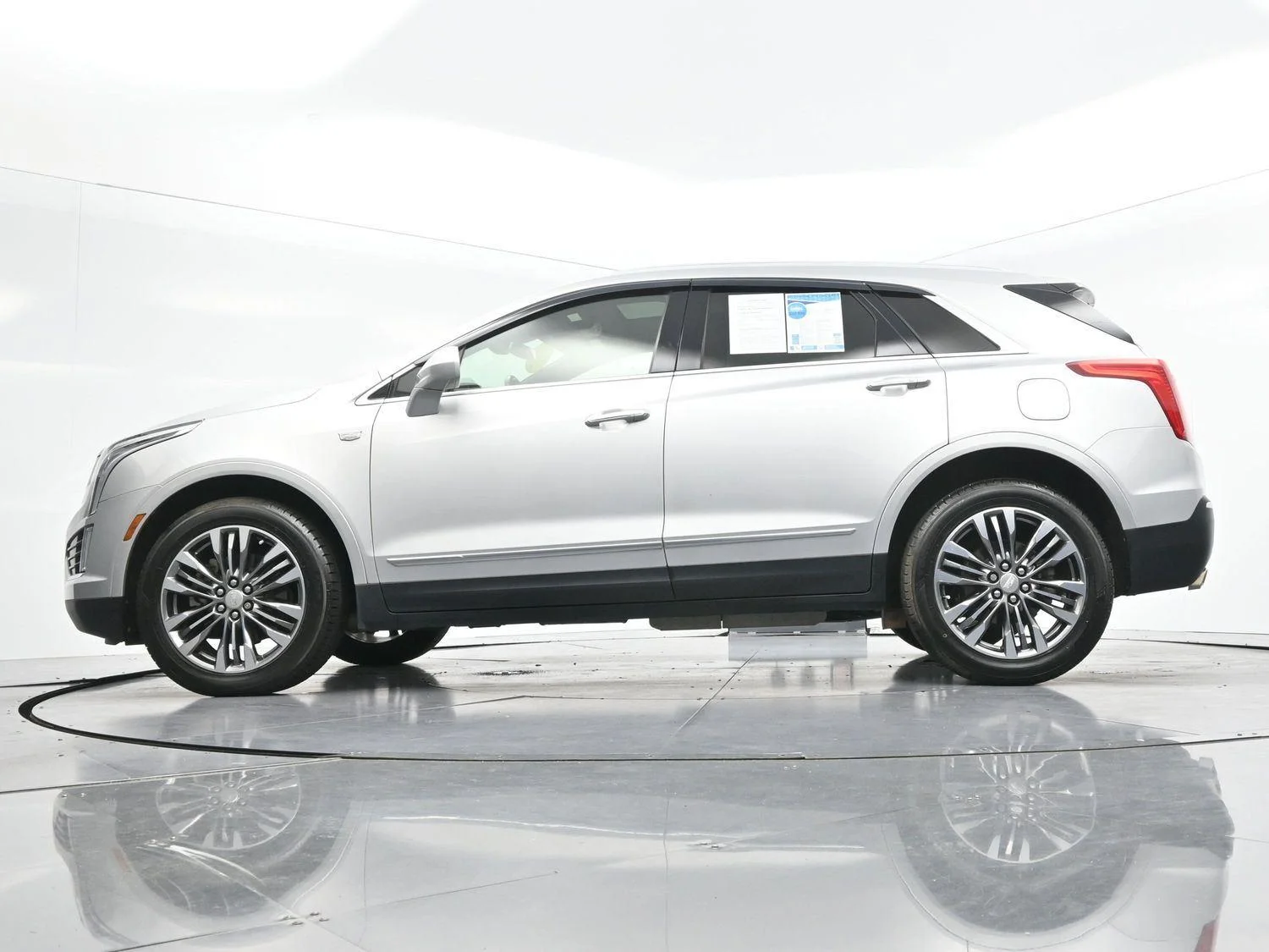 Used 2019 RADIANT SILVER METALLIC Cadillac Luxury FWD image 49