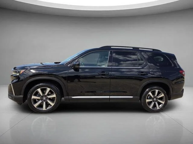 Certified Used 2024 Crystal Black Pearl Honda Touring image 2