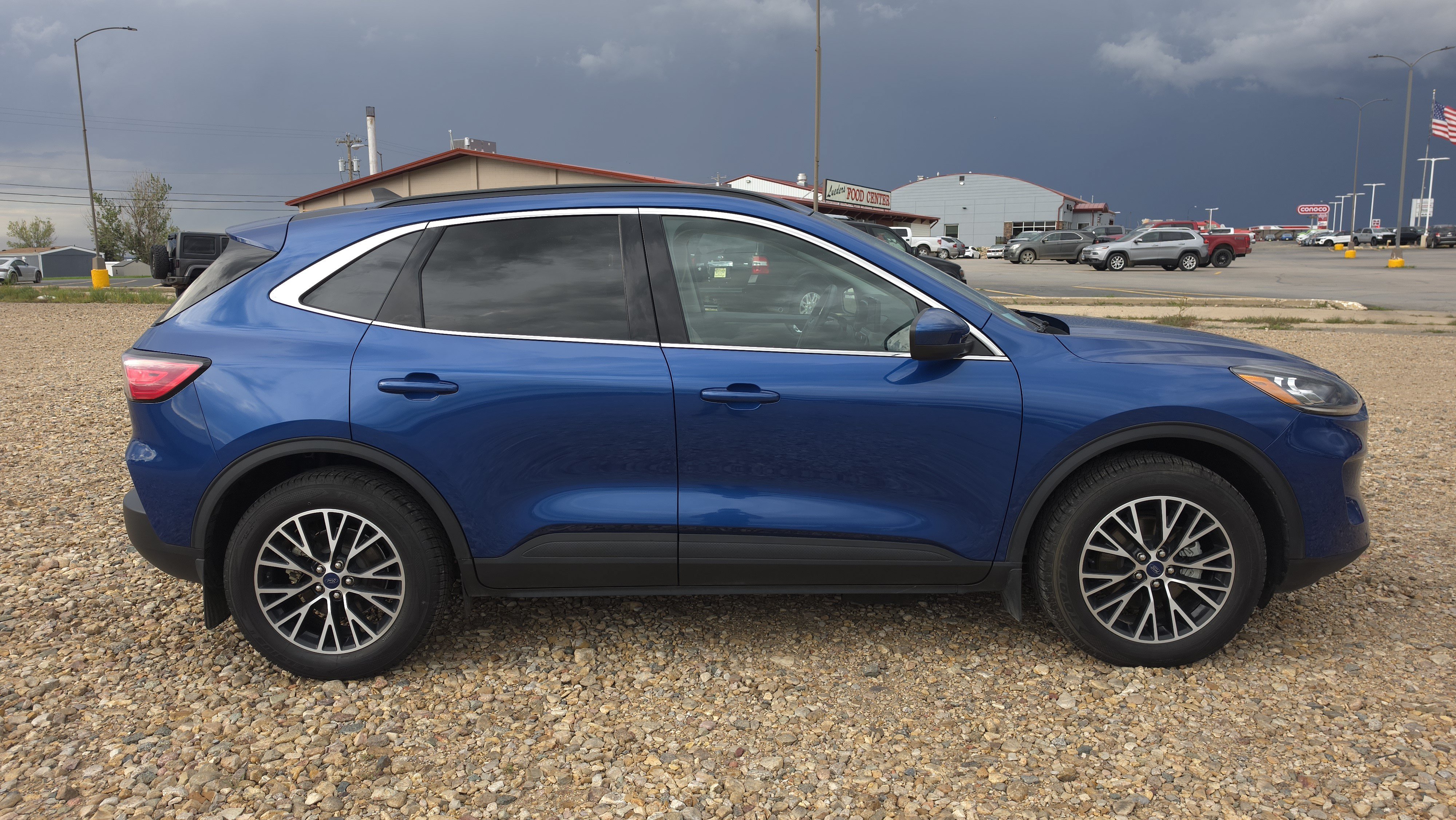 Used 2022 Blue Ford Titanium Plug-In Hybrid image 8