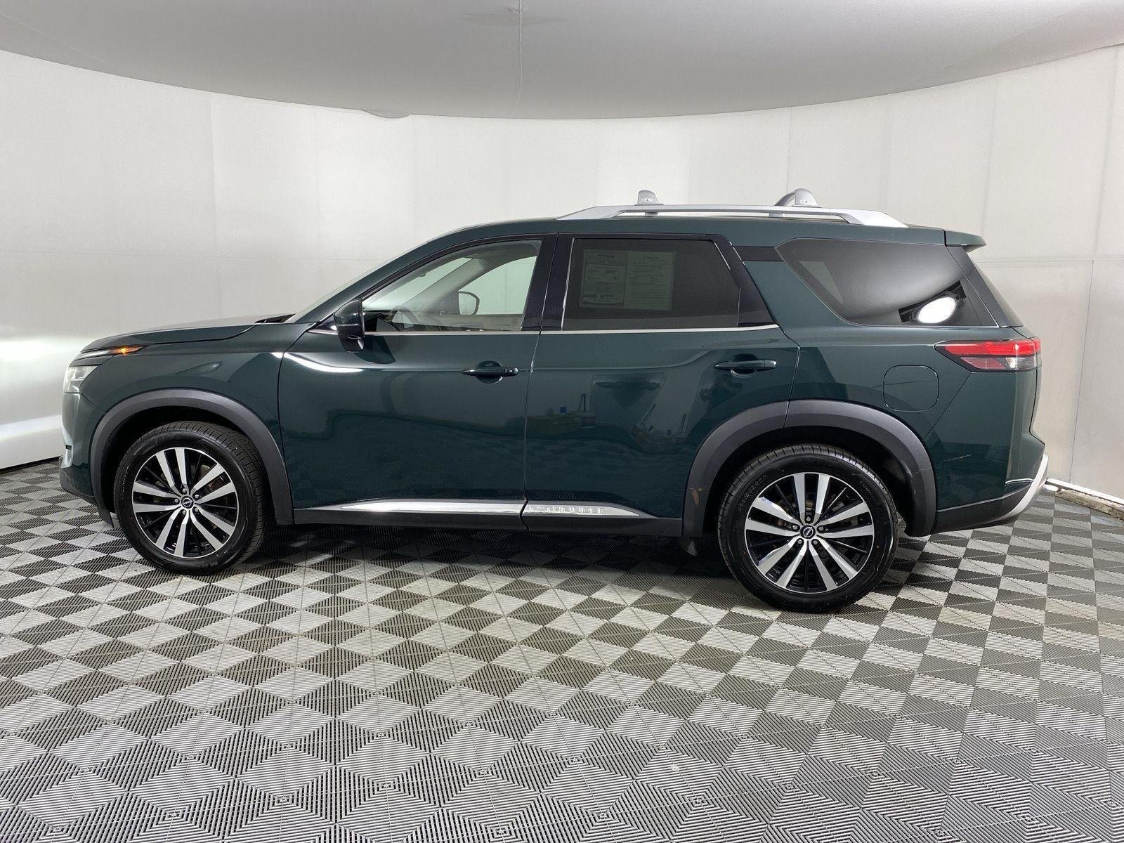 Used 2023 Obsidian Green Pearl Nissan Platinum image 4
