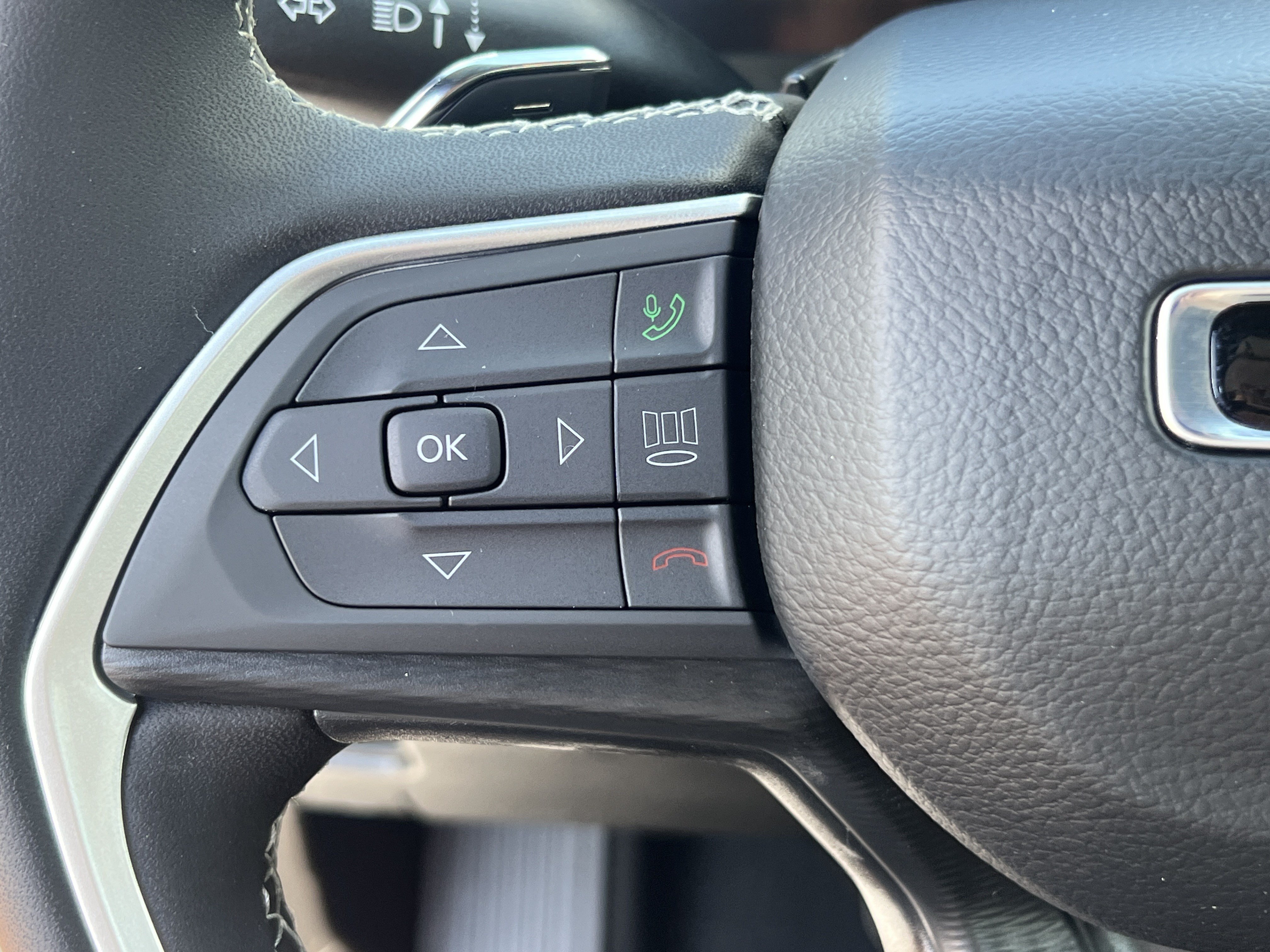 New 2026 Bright White Clearcoat Jeep Laredo image 24