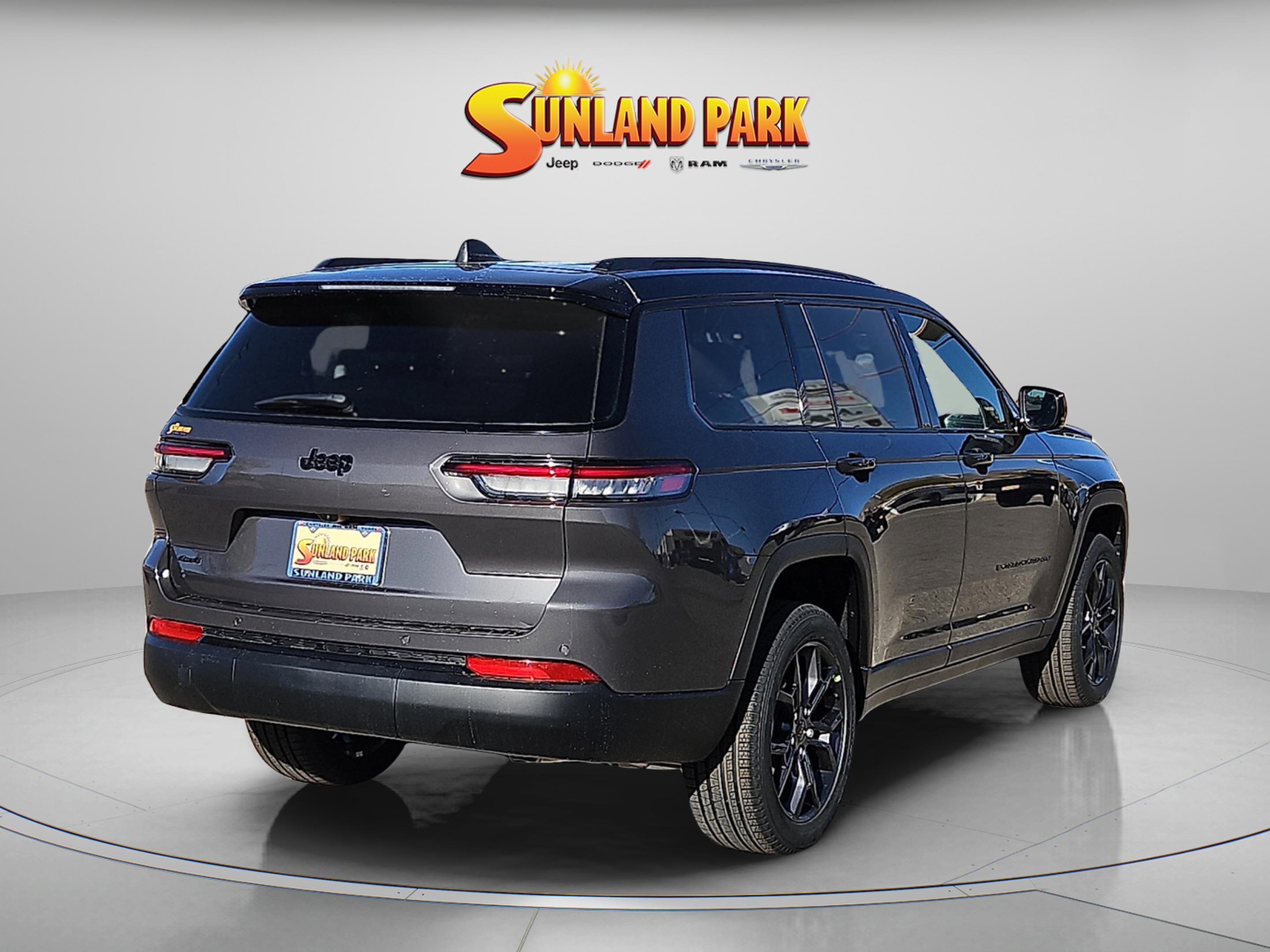 New 2025 Baltic Gray Metallic Clear-Coat Exterior Paint Jeep Altitude image 4