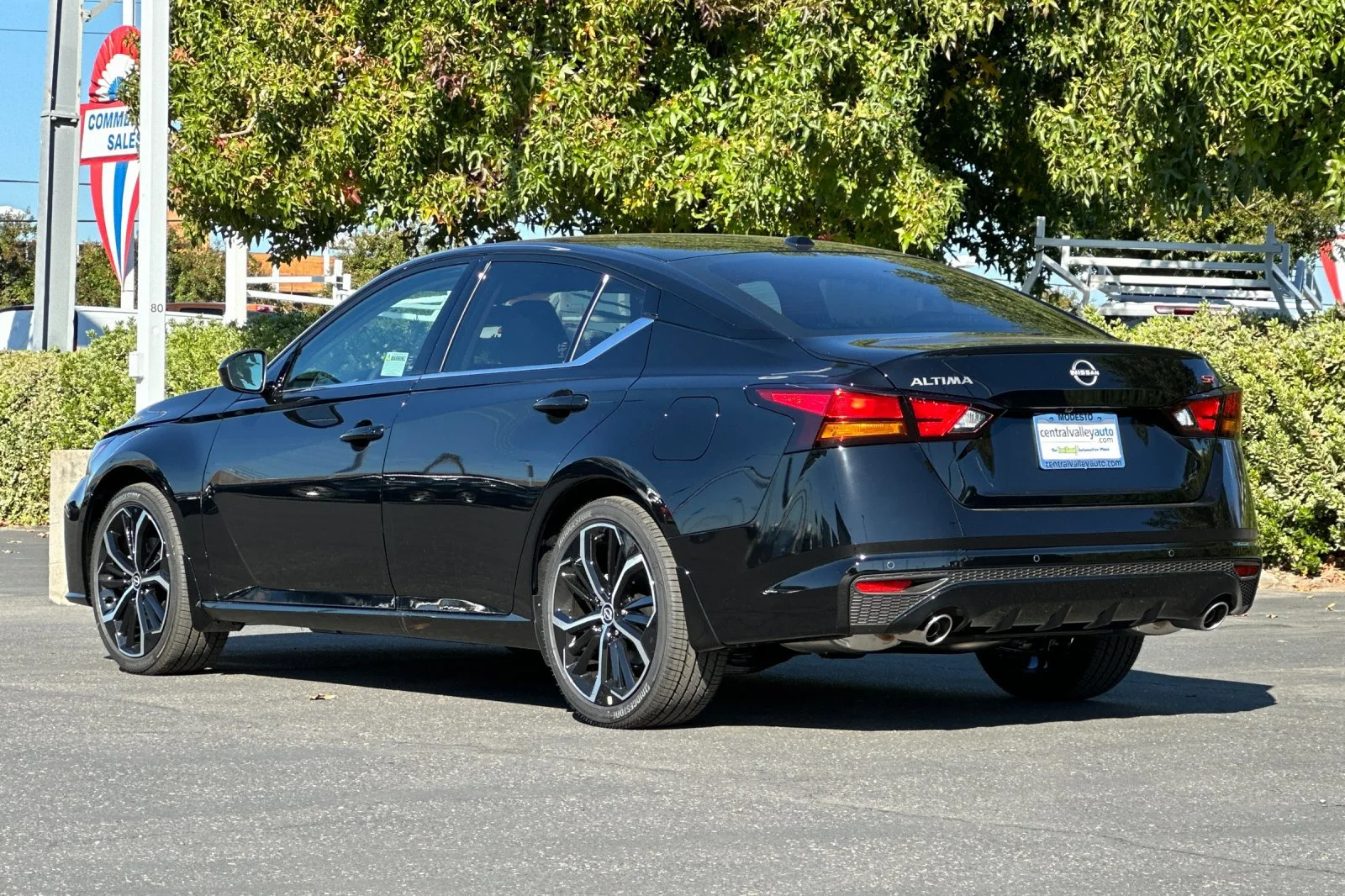 2025 Nissan Altima SR - Photo 6
