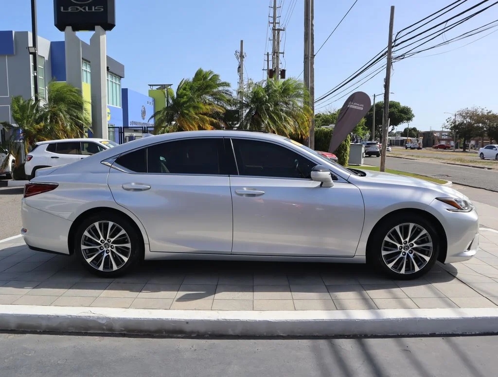 Used 2021 Silver Lexus 350 image 4