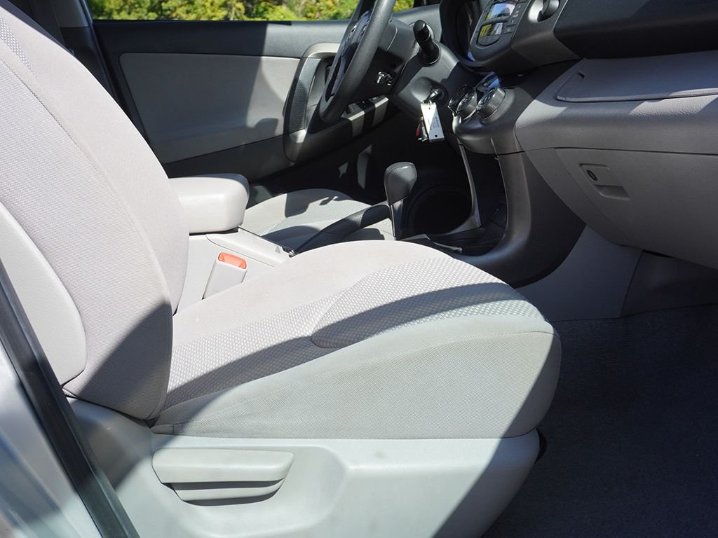 Used 2011 Silver Toyota Base image 22