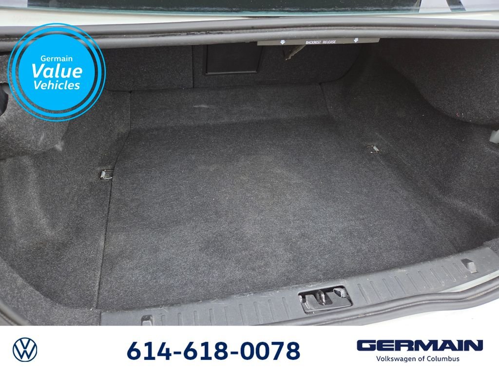 Used 2012  Volvo T5 image 18