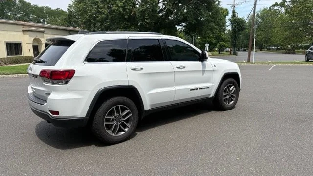 Used 2020 Bright White Clearcoat Jeep Laredo image 10