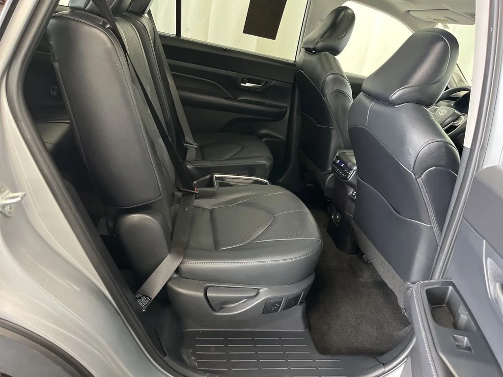 Used 2024 Silver Toyota Platinum image 25