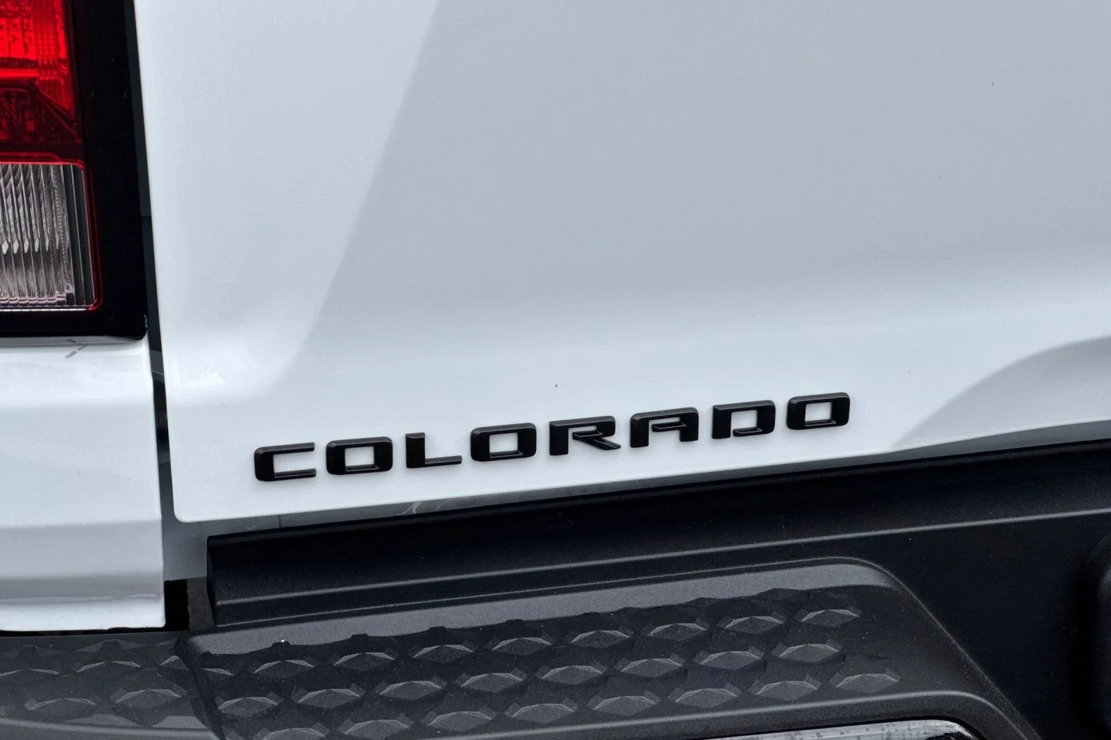 New 2026 Summit White Chevrolet WT image 24