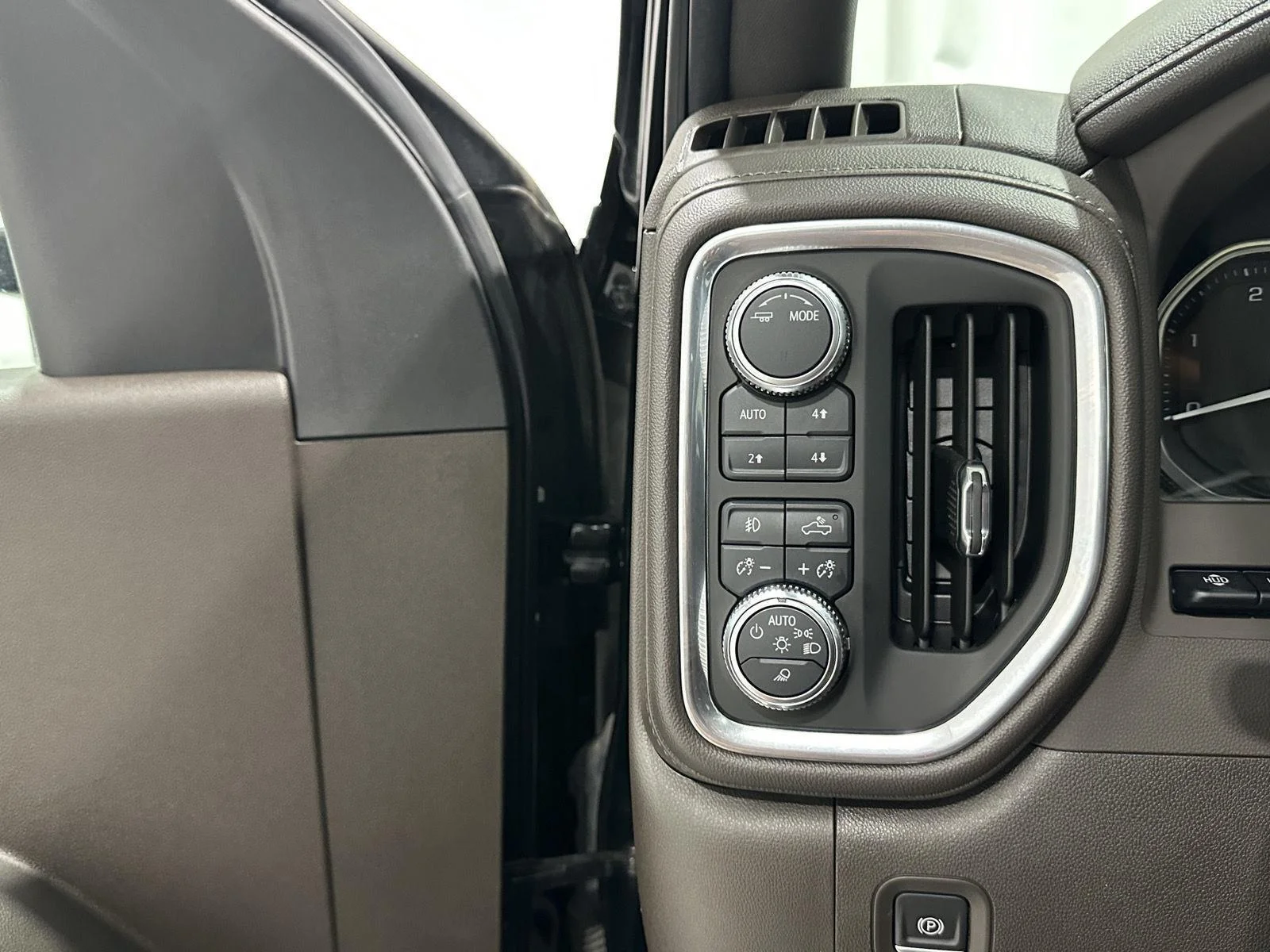 Used 2023 ONYX BLACK GMC Denali image 16
