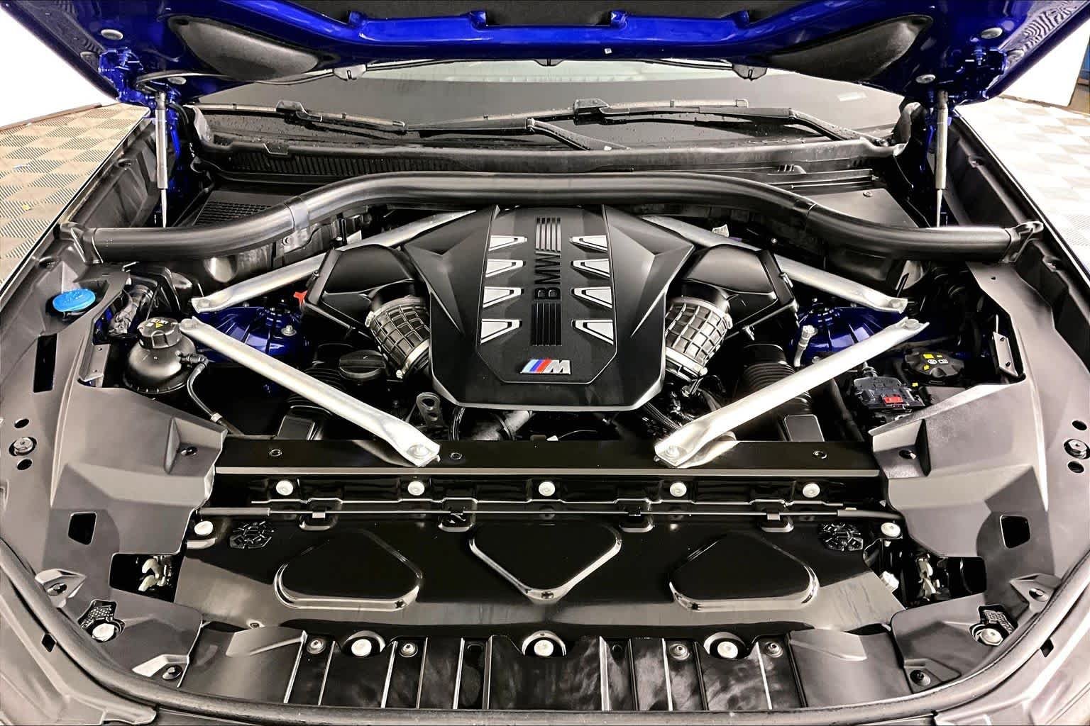 Used 2025 Marina Bay Blue Metallic BMW M60i image 31