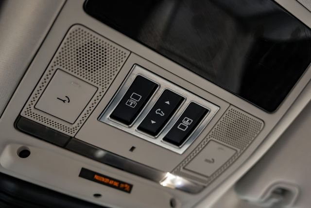 Used 2025 White Land Rover Dynamic SE image 45