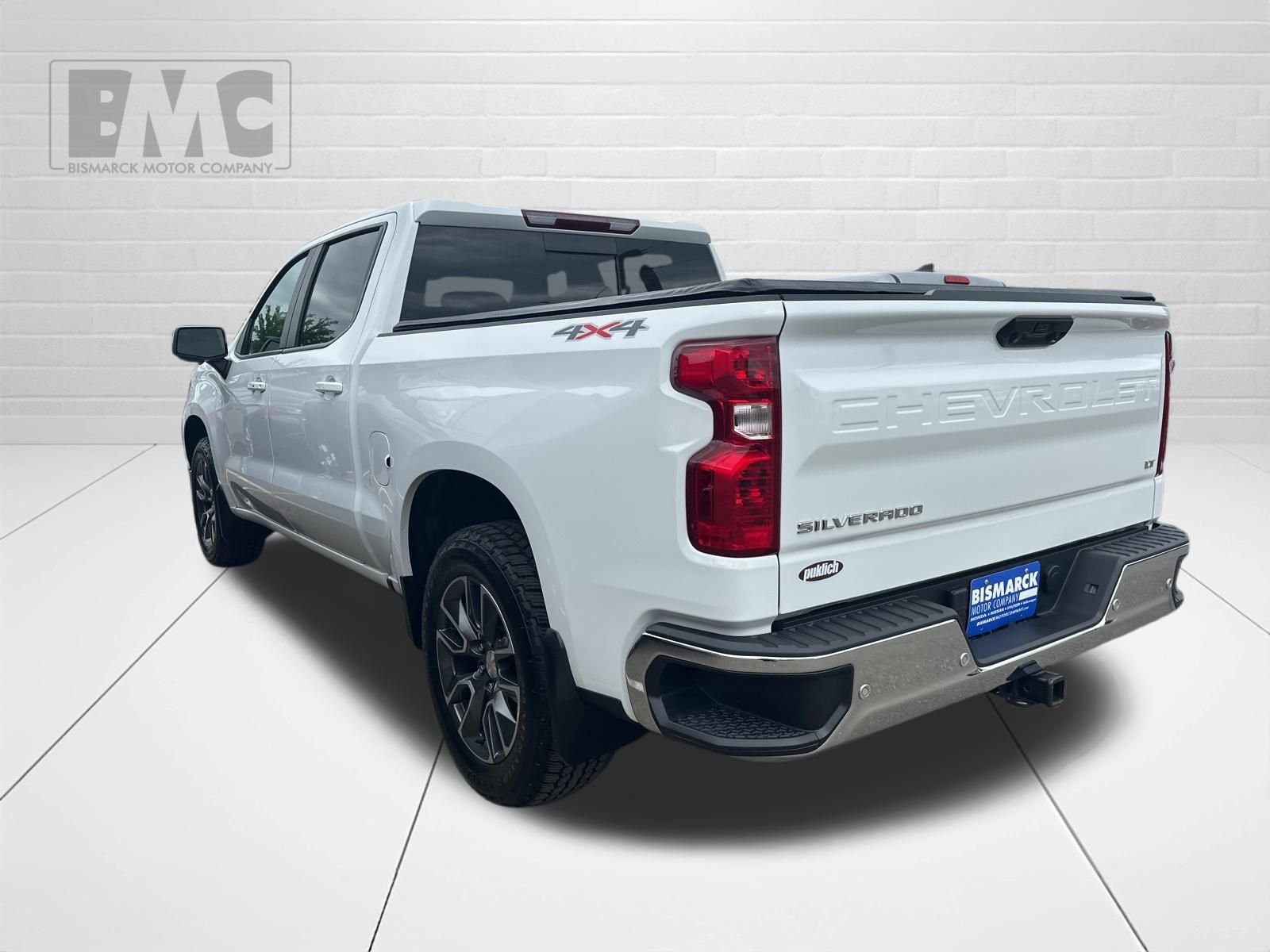 Used 2023 White Chevrolet LT image 4