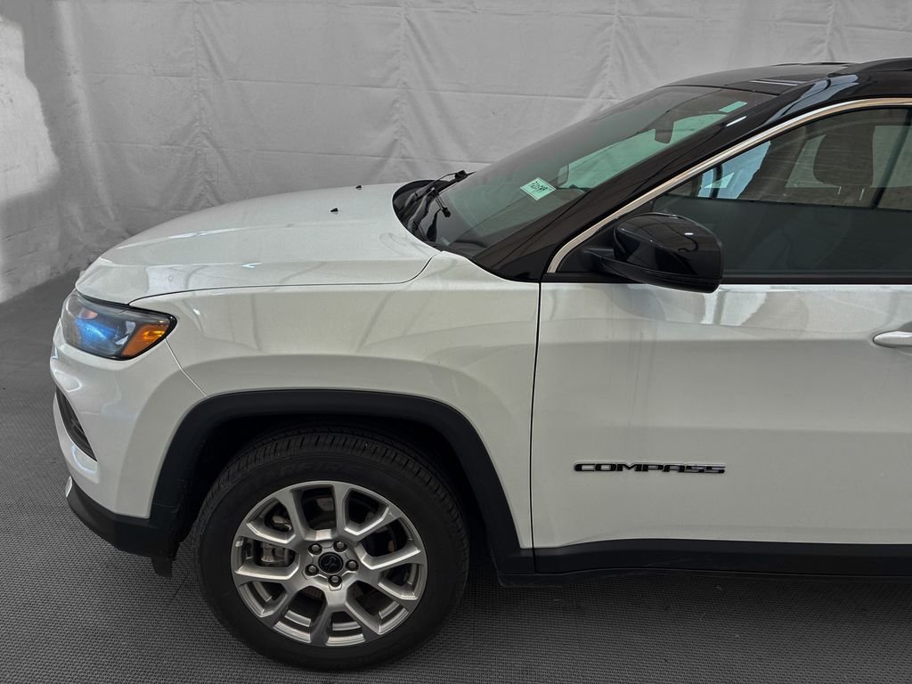 Used 2025 White Jeep Limited image 3