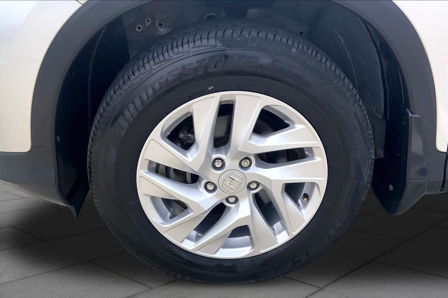Used 2016 Alabaster Silver Metallic Honda EX-L image 11