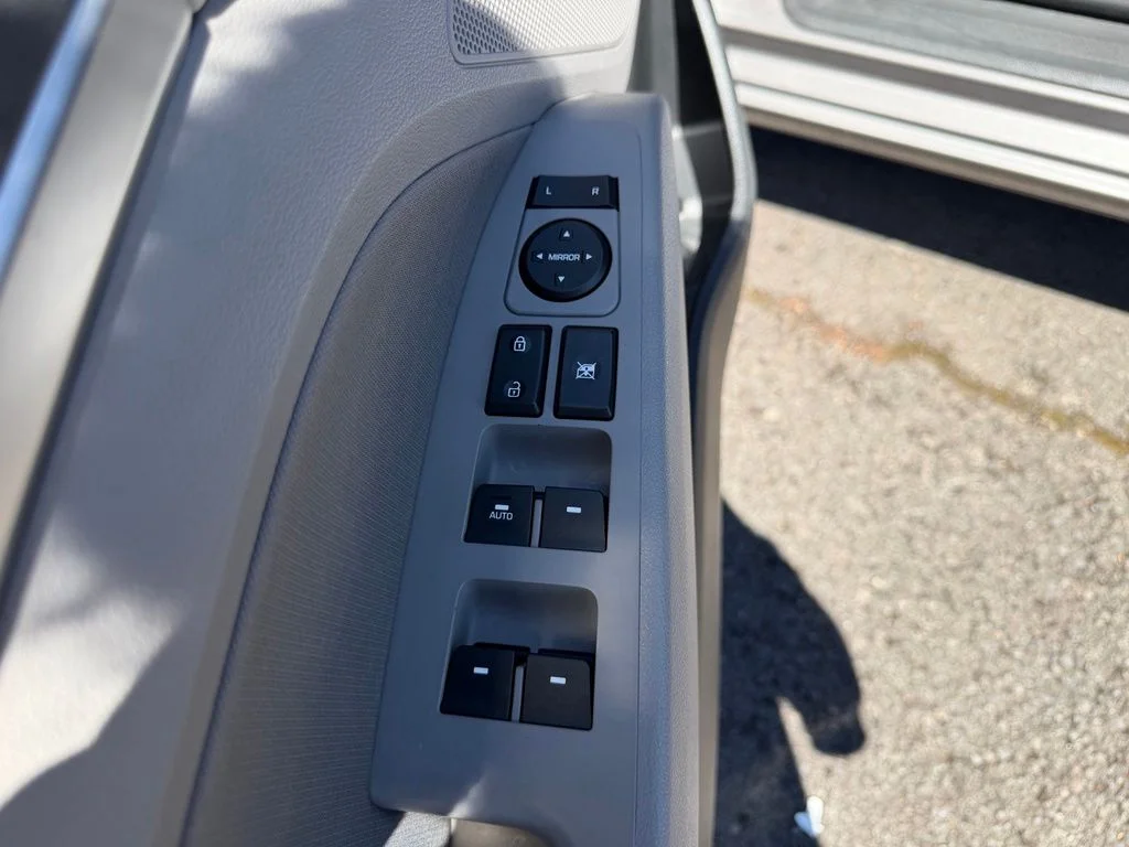 Used 2020 Fluid Metal Hyundai Value Edition image 12