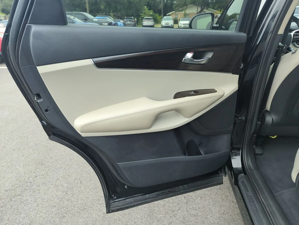 Used 2020 Black Kia LX image 27