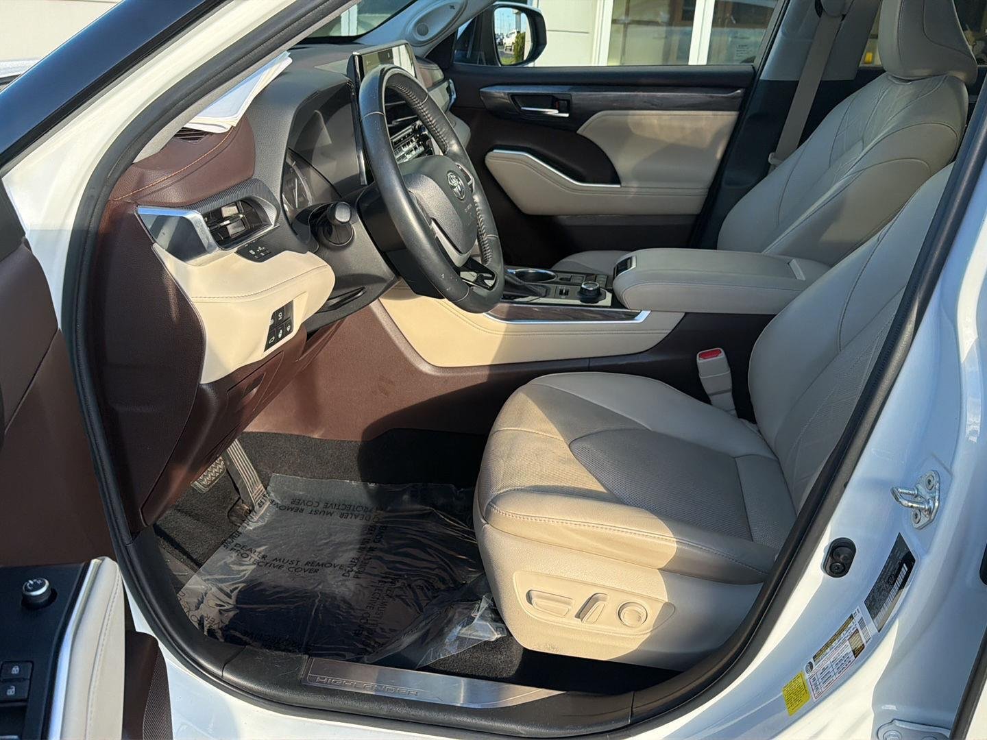 Used 2022 Wind Chill Pearl Toyota Platinum image 10