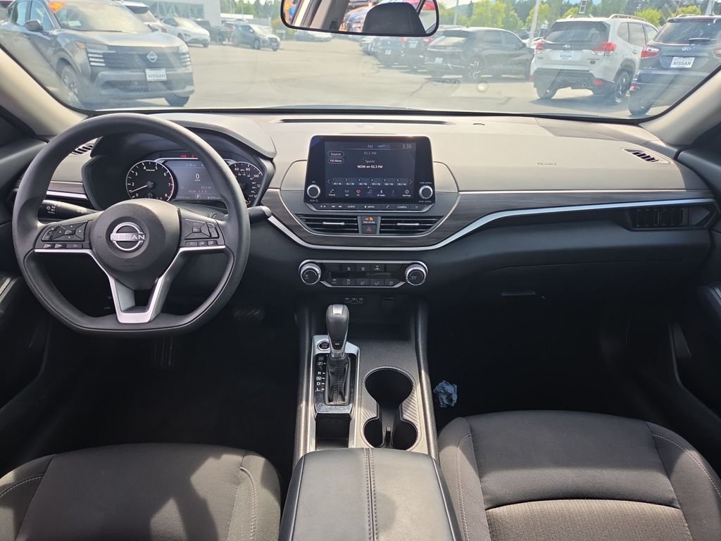 Used 2025 White Nissan 2.5 SV image 19