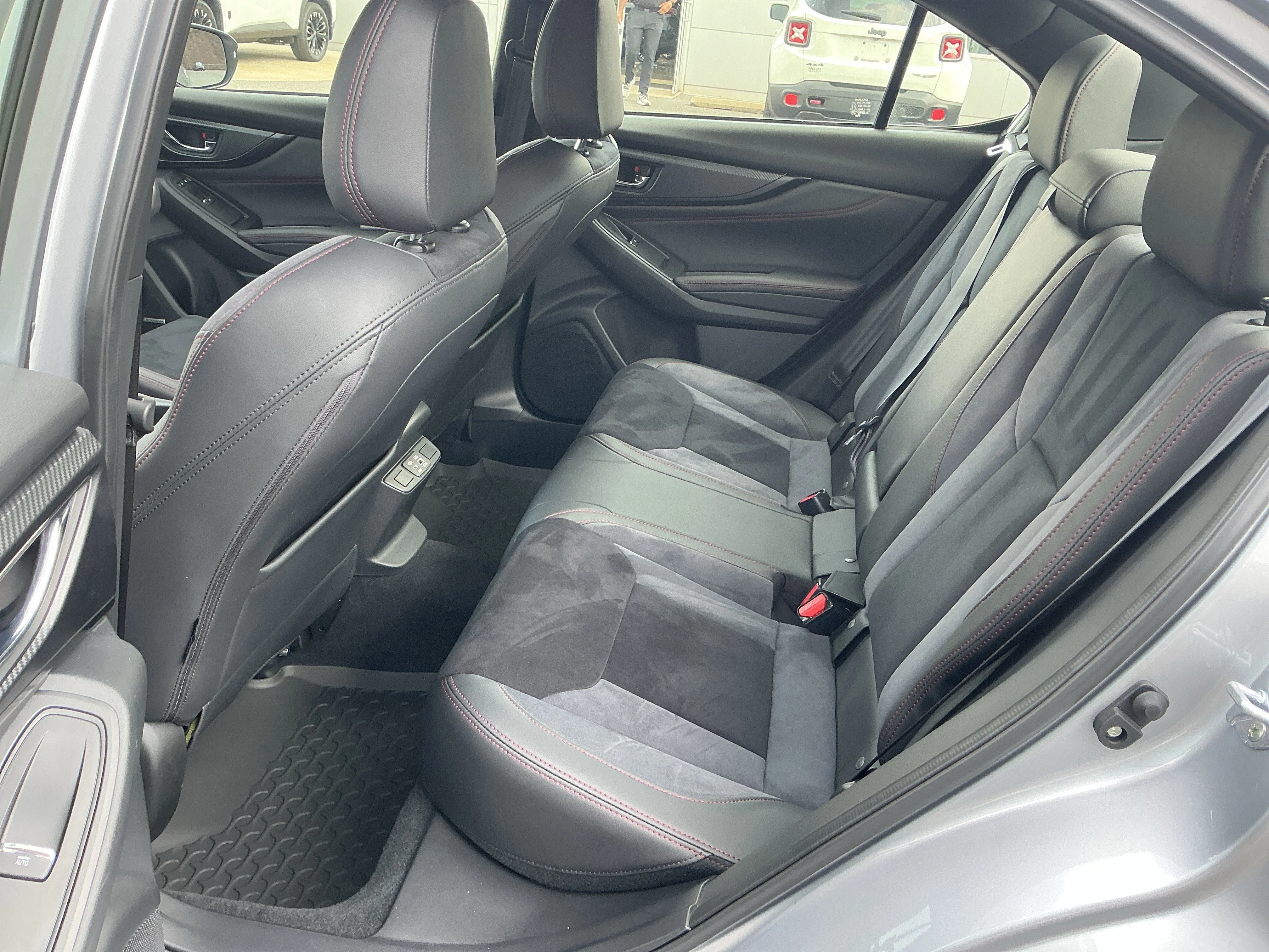 Used 2024 Ice Silver Metallic Subaru Limited image 16