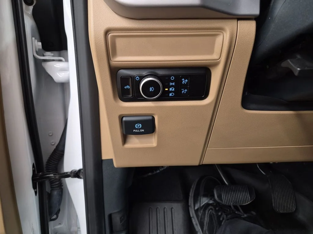 Certified Used 2023 Oxford White Ford XLT image 22