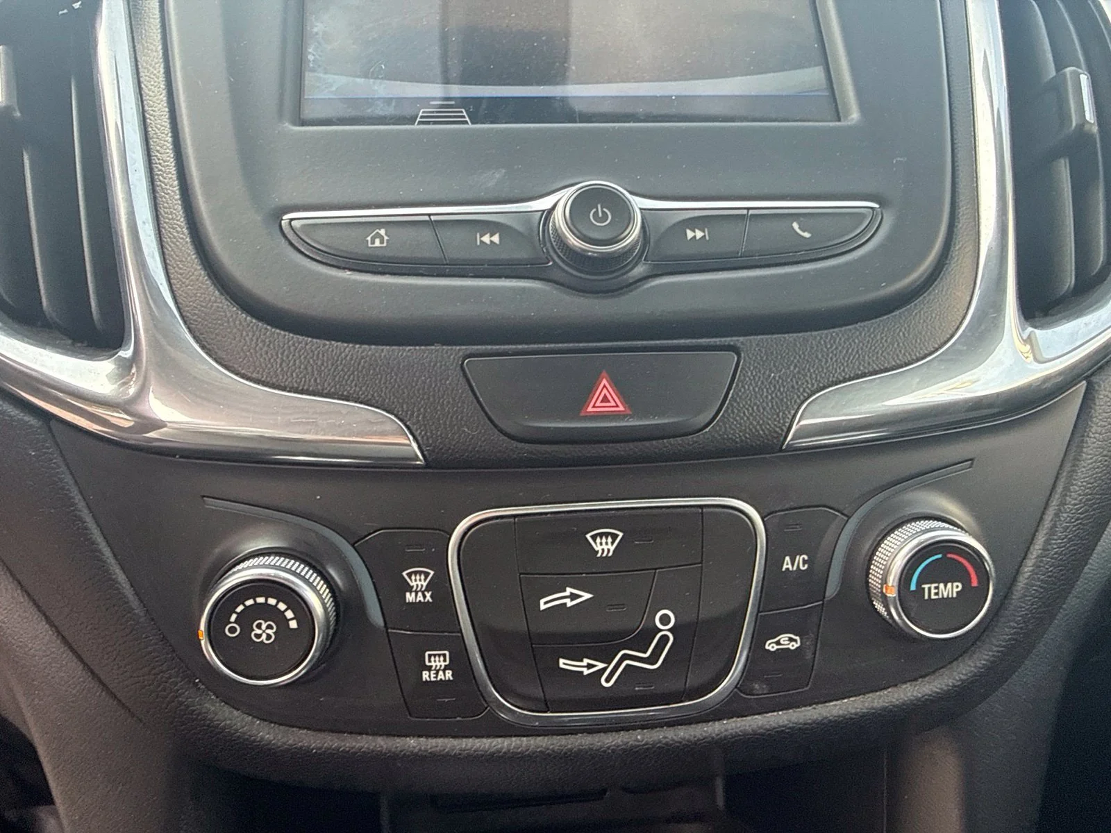 Used 2019 SUMMIT WHITE Chevrolet LT image 22