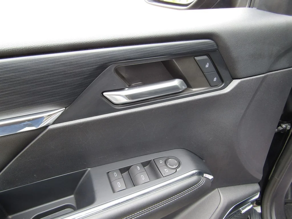 Used 2024 Black GMC Elevation image 27